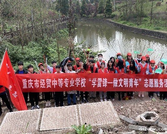 我校志愿者参加“周末红”活动